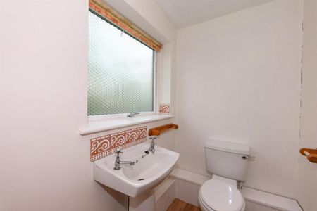 4 bedroom semi-detached house to rent - Photo 3