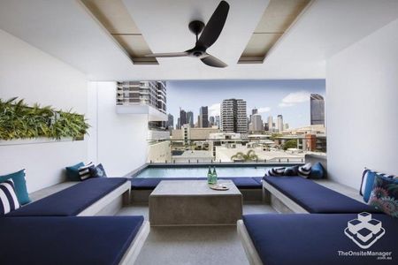 Luxury apartment with lifestyle Beautiful Furnished Apartment in the Heart of South Brisbane! - Photo 5