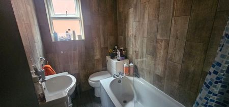 8 Bed - 11 Headingley Avenue, Headingley, Leeds - LS6 3ER - Student - Photo 3