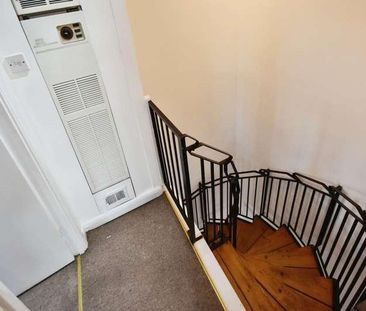 Manor Vale, Brentford, TW8 - Photo 1