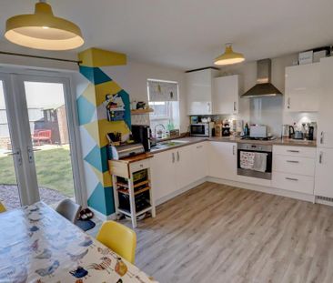 3 bedroom semi-detached house to rent - Photo 2
