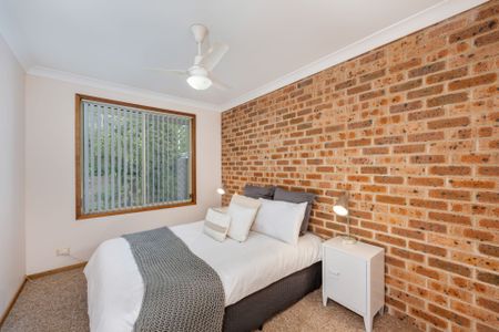 Spacious 3-Bedroom Duplex in Leafy Mt Hutton Location - Photo 2