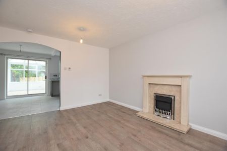 3 bedroom semi-detached house to rent - Photo 2