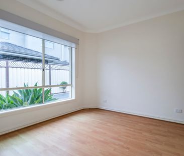 Spacious and modern villa unit in the heart of Oak Park - Photo 5