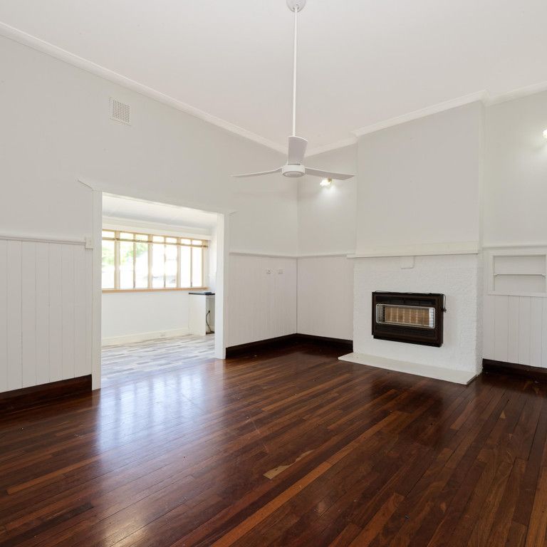 9 MONTH LEASE ONLY !!!! 3 X 1 BEACH BUNGALOW IN ROCKINGHAM !!! - Photo 1
