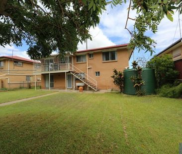 302 Broadwater Road, Mansfield QLD 4122 - House For Rent | Domain - Photo 6