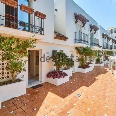 Alquiler de chalet adosado en Calle Velázquez - Photo 1