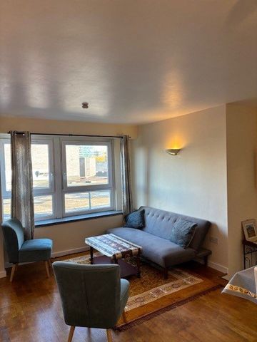 Calderwood Street, London, SE18 - Photo 2