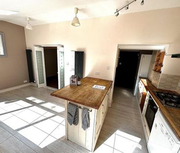 3 bedroom semi-detached house to rent - Photo 6