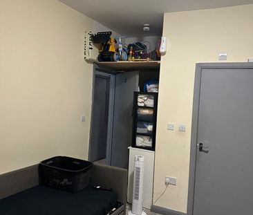 Room in a Shared House, Pinner Road, HA1 - Photo 1