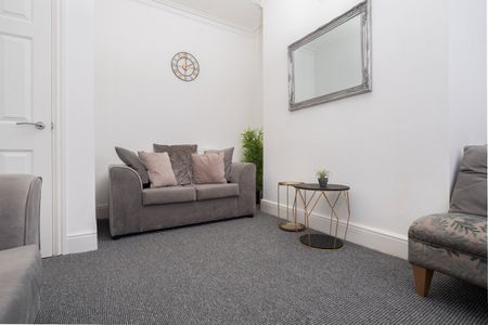 4 Bed Semi-Detached House, Hawthorne Road, L20 - Photo 2