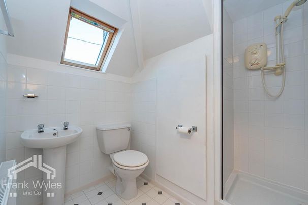 3 bedroom semi-detached bungalow to rent - Photo 1