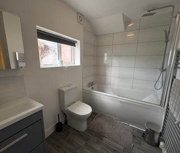 Room in a Shared House, Norfolk Road, RG30 - Photo 4