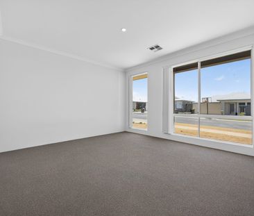 BRAND NEW FIVE BEDROOM HOME - ULTIMATE FAMILY LIVING - Photo 3