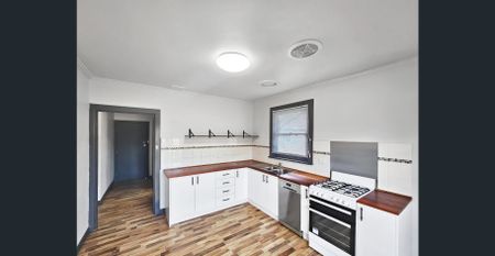 FIND YOUR EVERYDAY EASE - 21 RILEY STREET TRARALGON - Photo 3