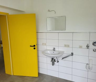 Helle 2 Zimmer Wohnung (Hochpaterre) zur Miete mit Balkon in ruhige... - Foto 1