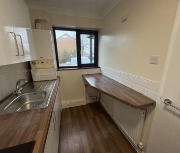 2 bedroom end of terrace house to rent - Photo 2