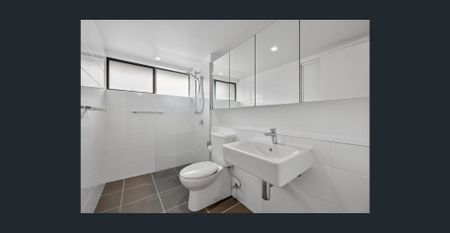 Modern Apartment with Mountain Views - Photo 5