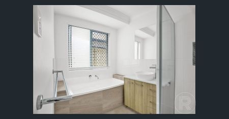 Modern Family Home in Yandina - Photo 4