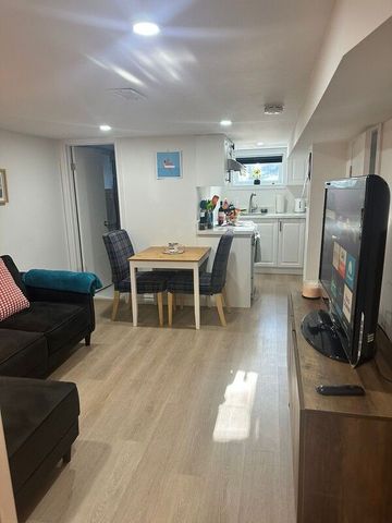 For Lease - 124 malvern Avenue Unit# 1, Toronto, Ontario - Photo 2