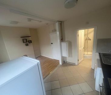 Studio to rent - Photo 3