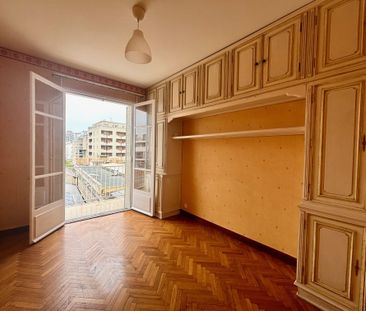 Appartement 3 pièces 71m2 MARSEILLE 8EME 990 euros - Photo 1