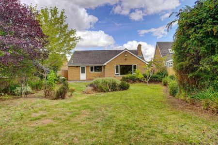 2 bedroom semi-detached bungalow to rent - Photo 2