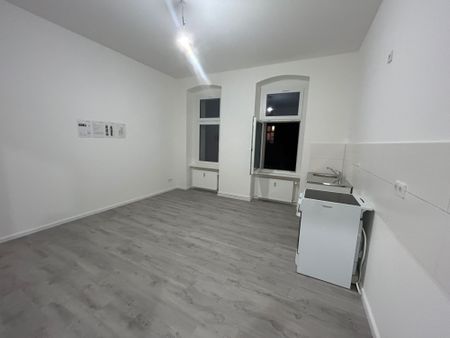 Wohnung mit Wohlfühlcharakter – saniert, moderner Vinylboden, Dusche und Badewanne! - Foto 3