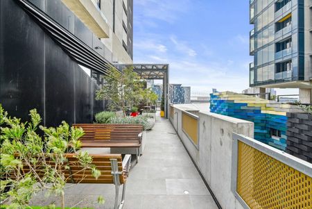 HARBOUR VIEW & LOCATION! - Photo 3