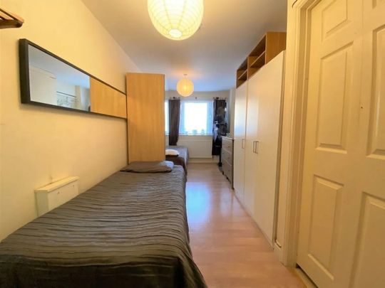 4 Bed Terraced House, Atkinson Road, E16 - Photo 1