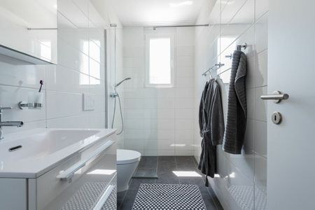 Modernes Wohnen - 4.5-Zimmerwohnung mit Gartensitzplatz - Photo 4