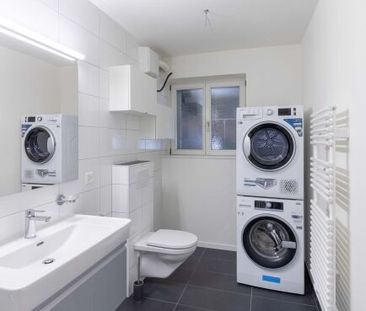 Spacious living room with exclusive finishes - Photo 3