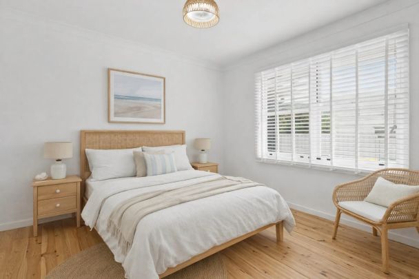 Stylishly renovated coastal retreat - Photo 1