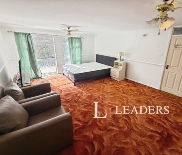 4 bedroom end of terrace to rent Swanspool, Ravensthorpe, PE3 - Photo 2