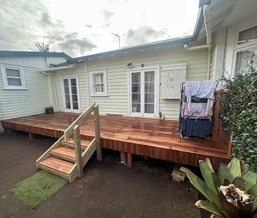 Only a short walk from the park - Photo 5