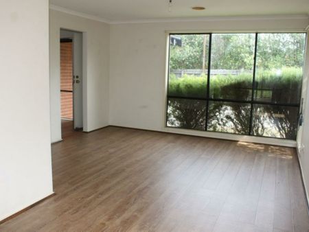 24 Gull Way, Narre Warren South VIC - Photo 2