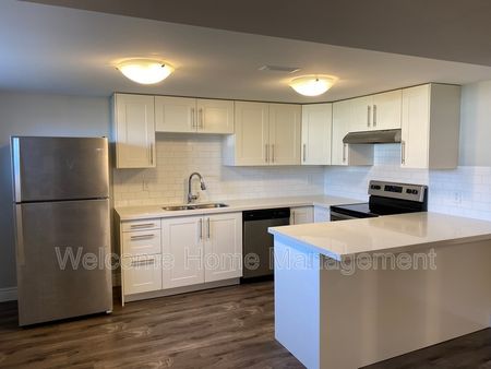 $1,795 / 2 br / 1 ba / Bright & Spacious Lower Unit in Hamilton! - Photo 2
