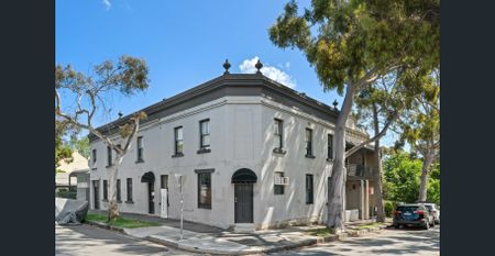 Neat & Tidy Room in a Prime Location - Photo 4