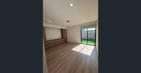 LUXURY FAMILY HOME - Photo 3