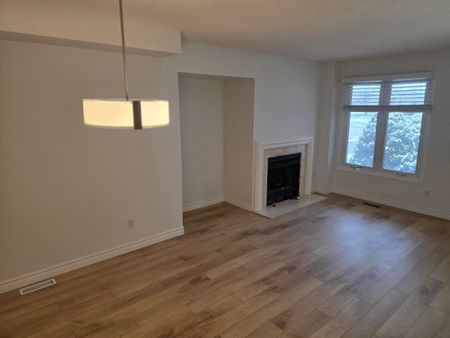 For Lease - 1296 Valerie Crescent, Oakville, Ontario - Photo 2