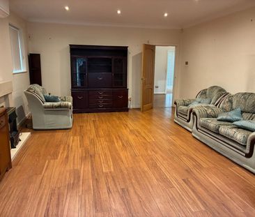 4 Bed Bungalow, Oakwell Drive, M7 - Photo 1