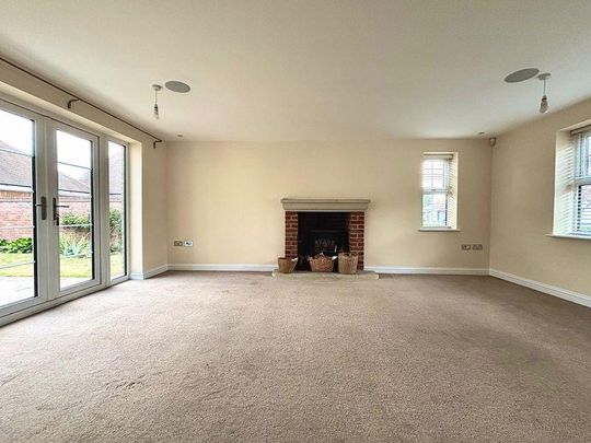 4 bedroom detached house to rent - Photo 1