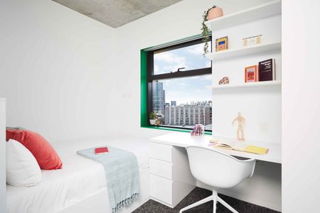 2 Bedroom Shared Bathroom, Double Bed, Views - Photo 4