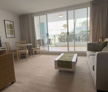 Fully furnished apartment on pool deck level - Short term lease - Photo 1