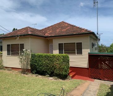 Charming Three Bedroom Home - Photo 1