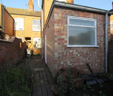 3 bedroom terraced house to rent - Photo 3