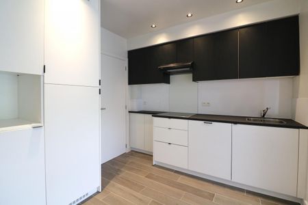 Volledig gerenoveerde woning met 2 slpk, tuin met terras voor 935 EUR/mnd - Photo 3