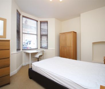 3 bedroom Student Flat to rent in Glenthorn Road, Jesmond, Newcastl... - Photo 4