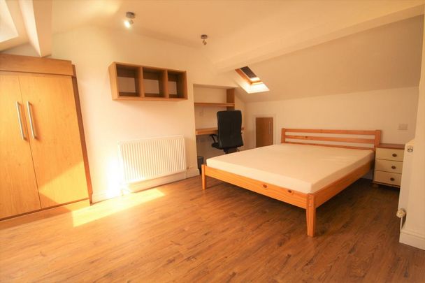 4 bedroom terraced house to rent - Photo 1