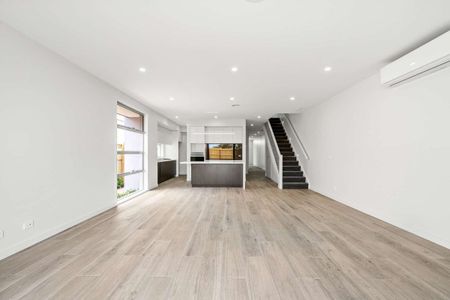 9 Taylor Avenue, Burwood East VIC 3151 - Townhouse For Rent | Domain - Photo 5